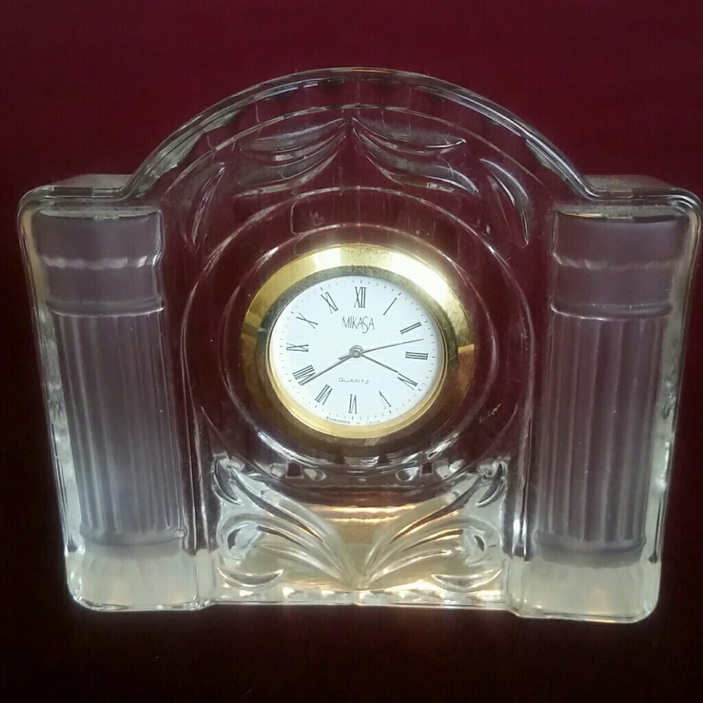 Mikasa Shelf/nightstand table clock, esquist!!